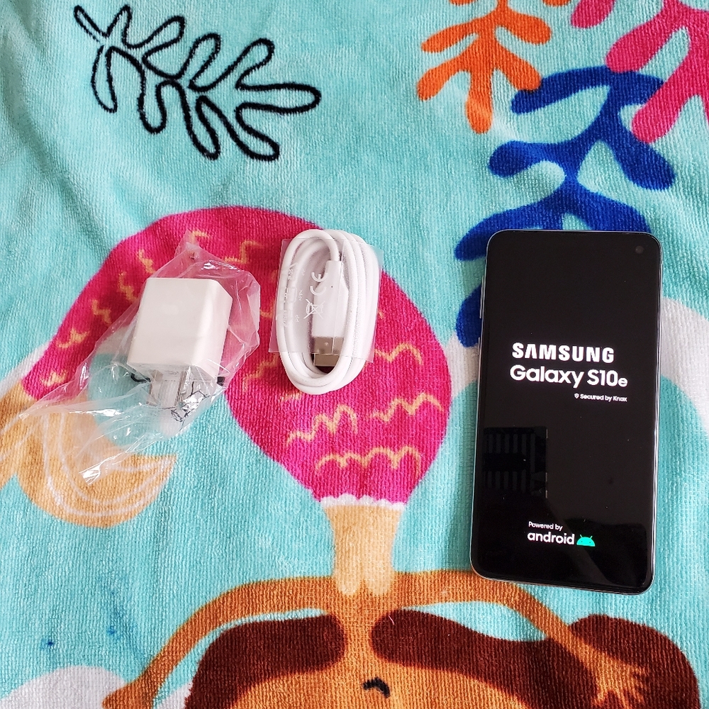 Unlocked Samsung Galaxy S10e cellphone